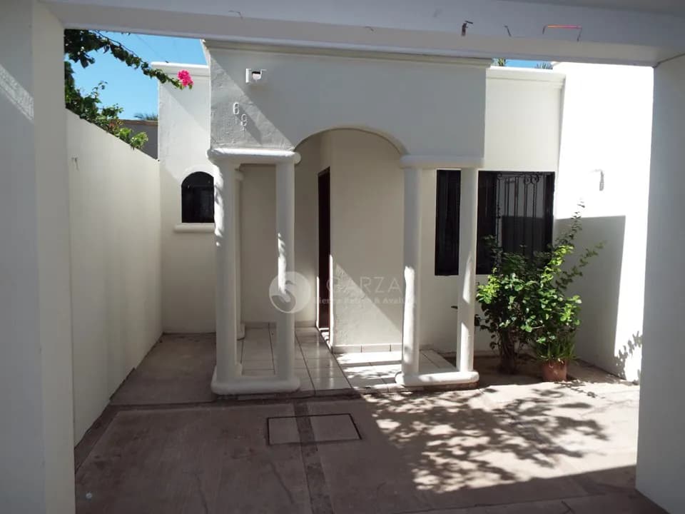 RENTA CASA 3 RECÁMARAS BLVD. ROSALES CASI ESQUINA CON A. CANO.